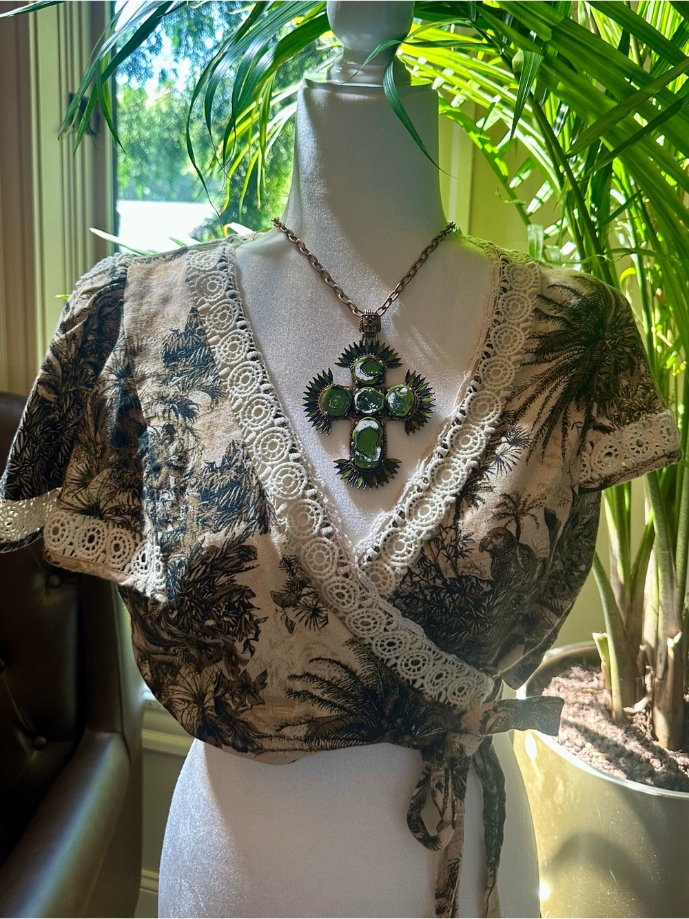 SECRET MISSION Palm Toile French Riviera Resort 100% cotton wrap top shirt Sz S